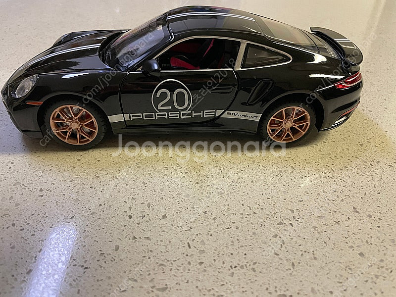 1:24 포르쉐 터보s 20주년 다이캐스트모델 팝니다.--0