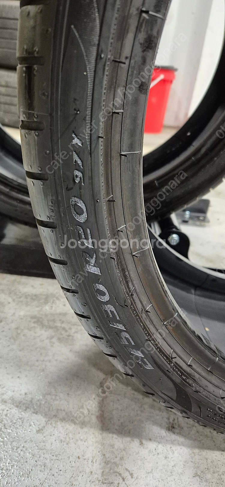 275 30 20 타이어 두짝 팝니다--1