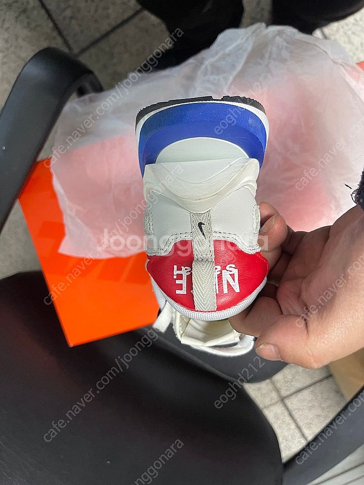 나이키 사카이 베이퍼와플 로얄 푸시아 265 판매합니다...--2