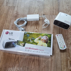 LG 미니빔 프로젝터 PH250 팝니다.