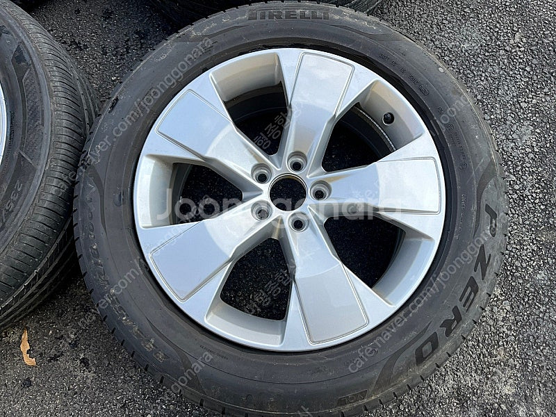 [판매] 볼보 XC40 18인치 중고휠타이어 팝니다.--1