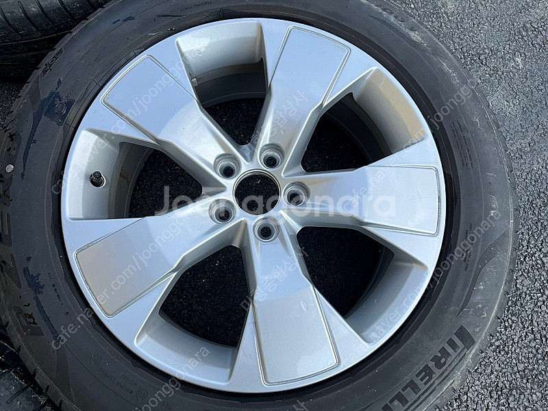 [판매] 볼보 XC40 18인치 중고휠타이어 팝니다.--2