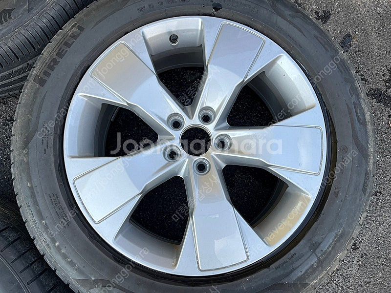 [판매] 볼보 XC40 18인치 중고휠타이어 팝니다.--3