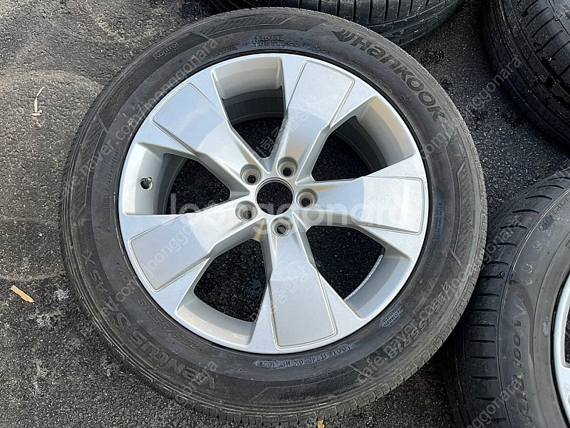 [판매] 볼보 XC40 18인치 중고휠타이어 팝니다.--4