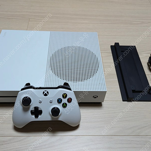 XBOX ONE S 1TB 팝니다.