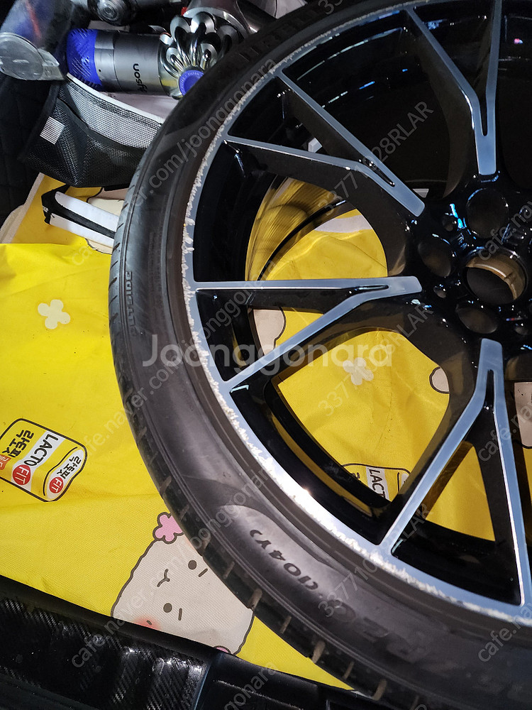 BMW M시리즈 20인치 휠타이어 1개 판매합니다.--3