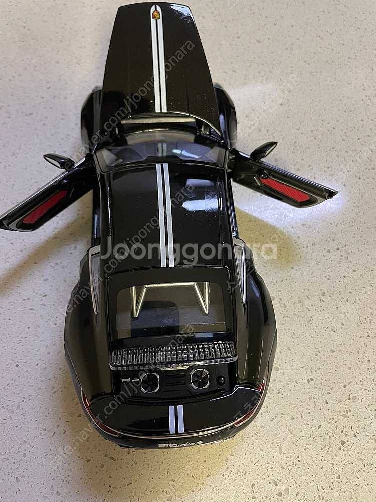 1:24 포르쉐 터보s 20주년 다이캐스트모델 팝니다.--3