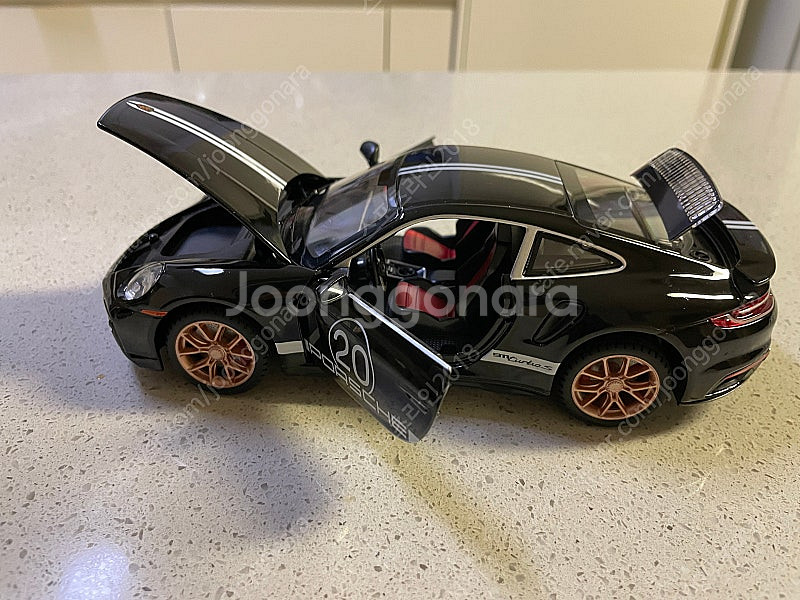 1:24 포르쉐 터보s 20주년 다이캐스트모델 팝니다.--4