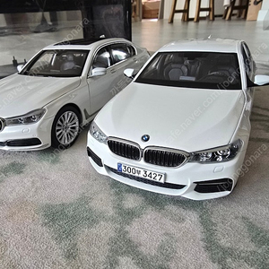 1:18 BMW5.7시리즈 두대