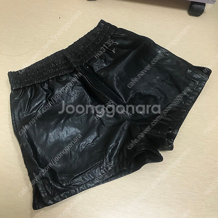 하엄지 루흐 아디세떼흐 a17 레더쇼츠 새상품 판매합니...--0