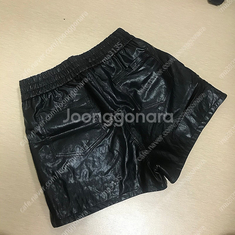 하엄지 루흐 아디세떼흐 a17 레더쇼츠 새상품 판매합니...--1
