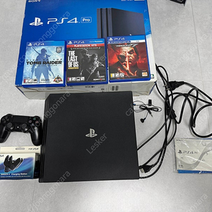 플스4 프로 PS4 PRO 1테라 + 게임 타이틀 같이 팝니다.