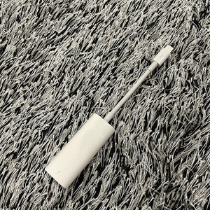 애플 Apple 썬더볼트 3(USB-C) to 썬더볼트 2 변환 어댑터 (젠더) 판매합니다.