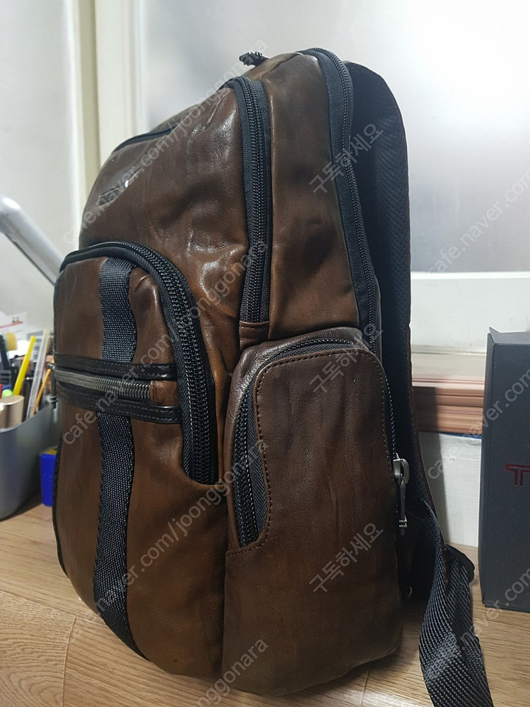 투미 가죽백팩 투미(TUMI) 알파 브라보 레더 넬리스 백팩 932681DBL 이미지