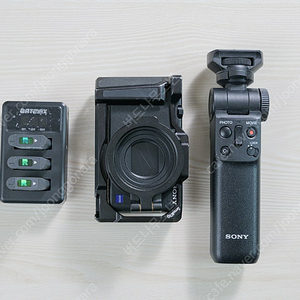 Sony ZV-1 판매합니다. (배터리 3개, 슈팅그립, 케이지, RFS 포함)