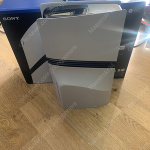 ps5 pro (디스크 드라이브 + ssd 2tb 추가) 판매합니다.