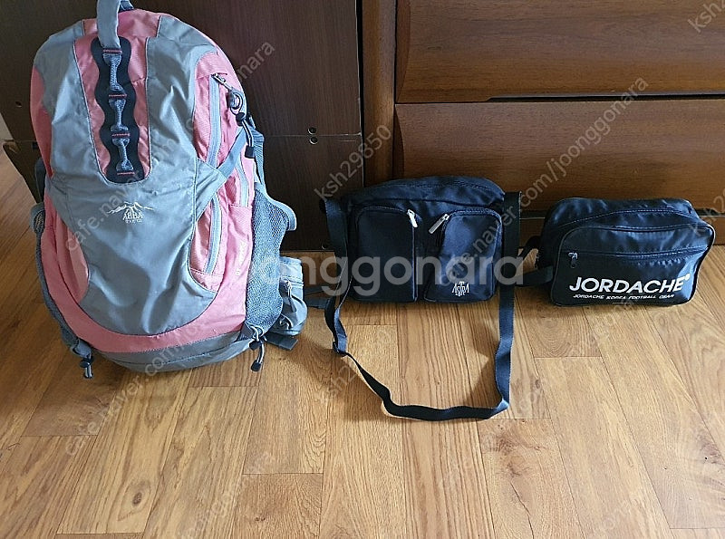 등산배낭가방+숄더백덤+손가방덤합3가지내놓음편하게막쓰실분...--0