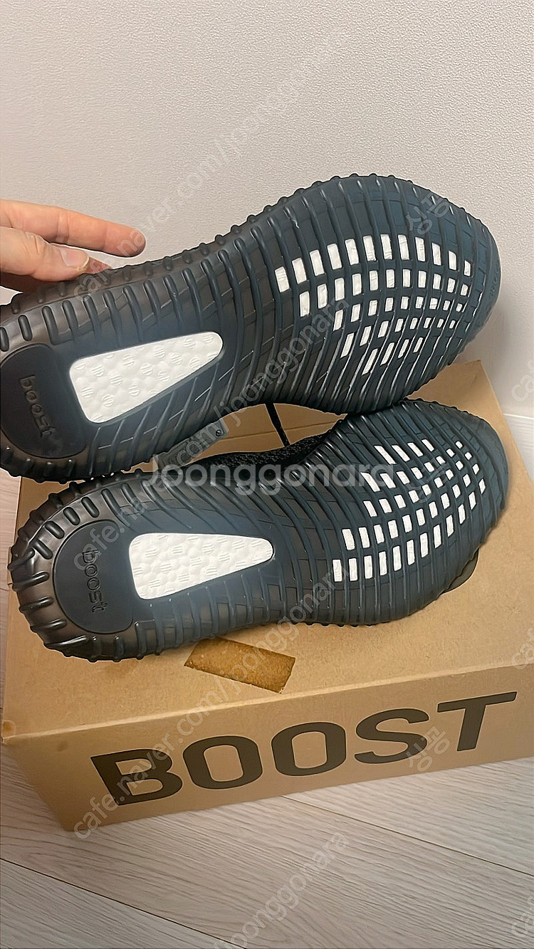 아디다스 이지부스트350v2트리플블랙285 새상품--4