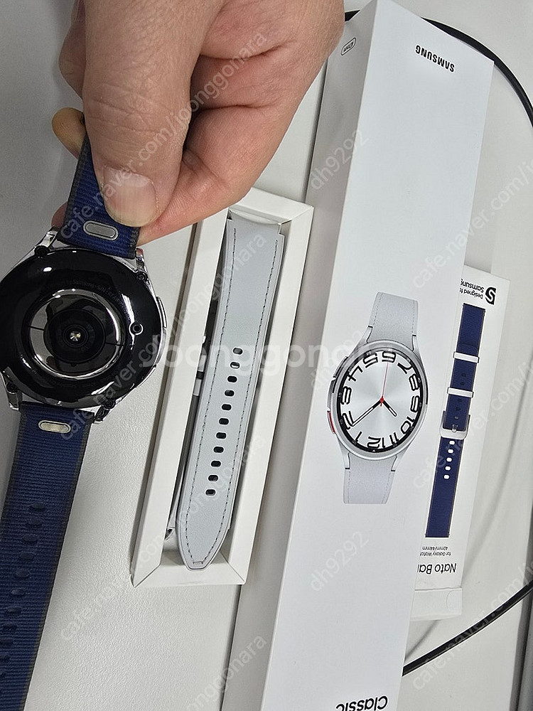 갤럭시 워치6 클래식 47MM 실버색상--2