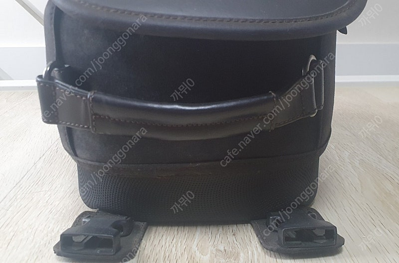 트라이엄프 본네빌 순정 왁스탱크백 팝니다. 이미지