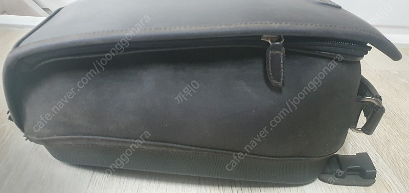 트라이엄프 본네빌 순정 왁스탱크백 팝니다. 이미지