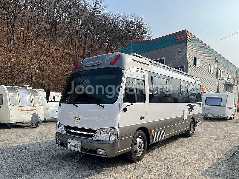 카운티 캠핑카 13년13만 1650W쏠라 인산철900A...--3