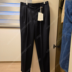 헤릴 Wool Garbardine 2 tuck Trousers (2024aw; 네이비; 1사이즈)