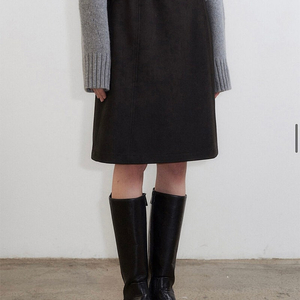 Lo61 스웨이드 스커트 블랙 / Ben Suede Skirt in black