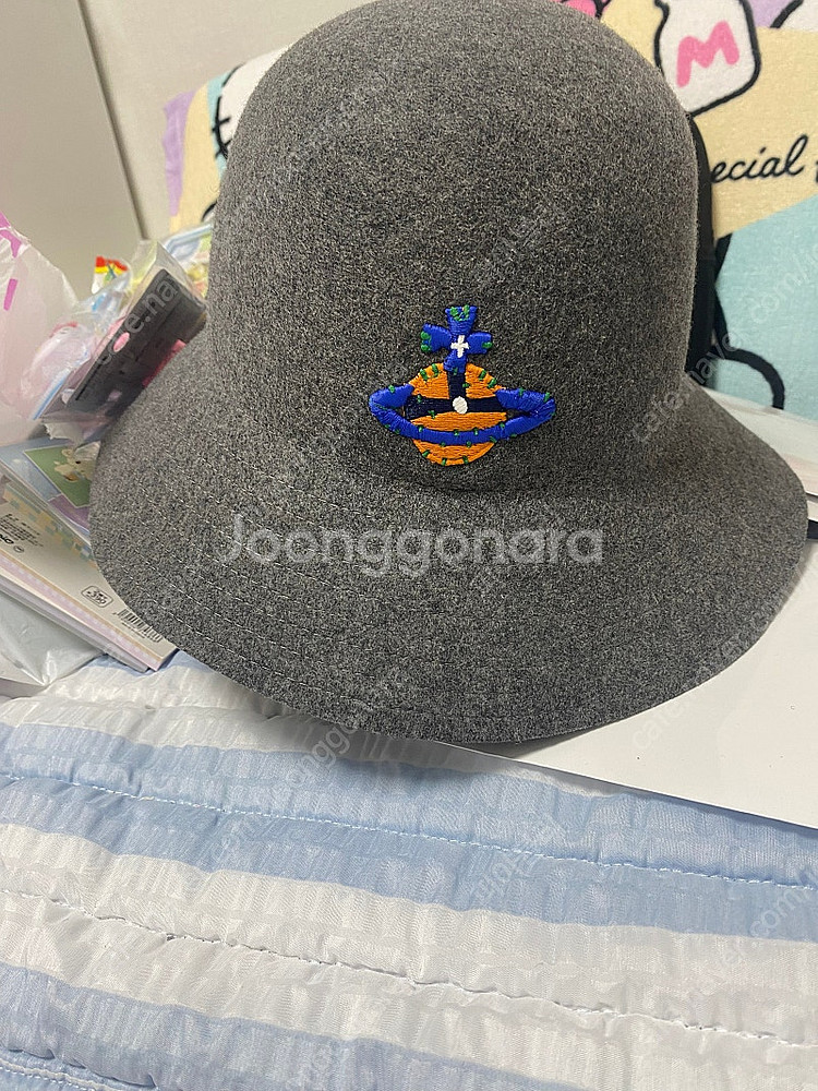 비비안웨스트우드모자택 붙어있음(신년맞이 가격내림)--2