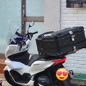 2024 pcx 5200km 흰색 팝니다