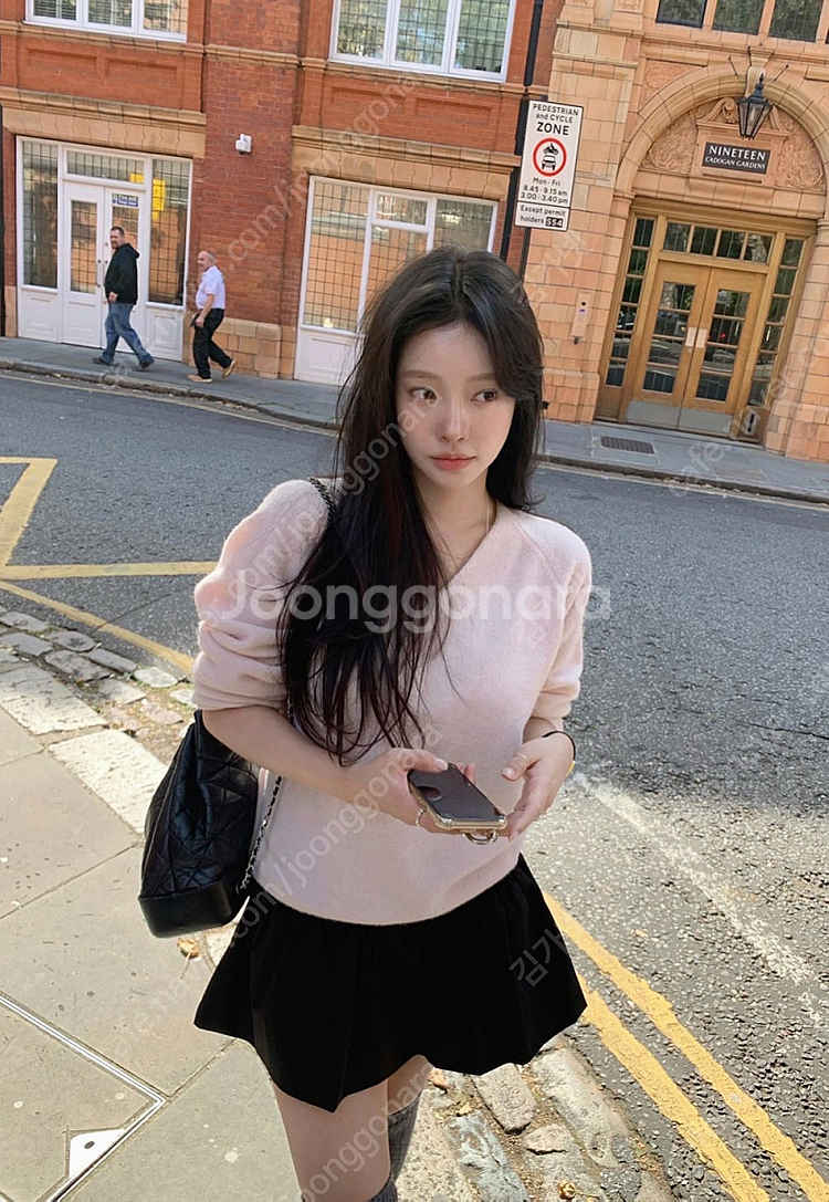 (새상품) leeds 리즈 소프트 브이넥 니트 핑크--0