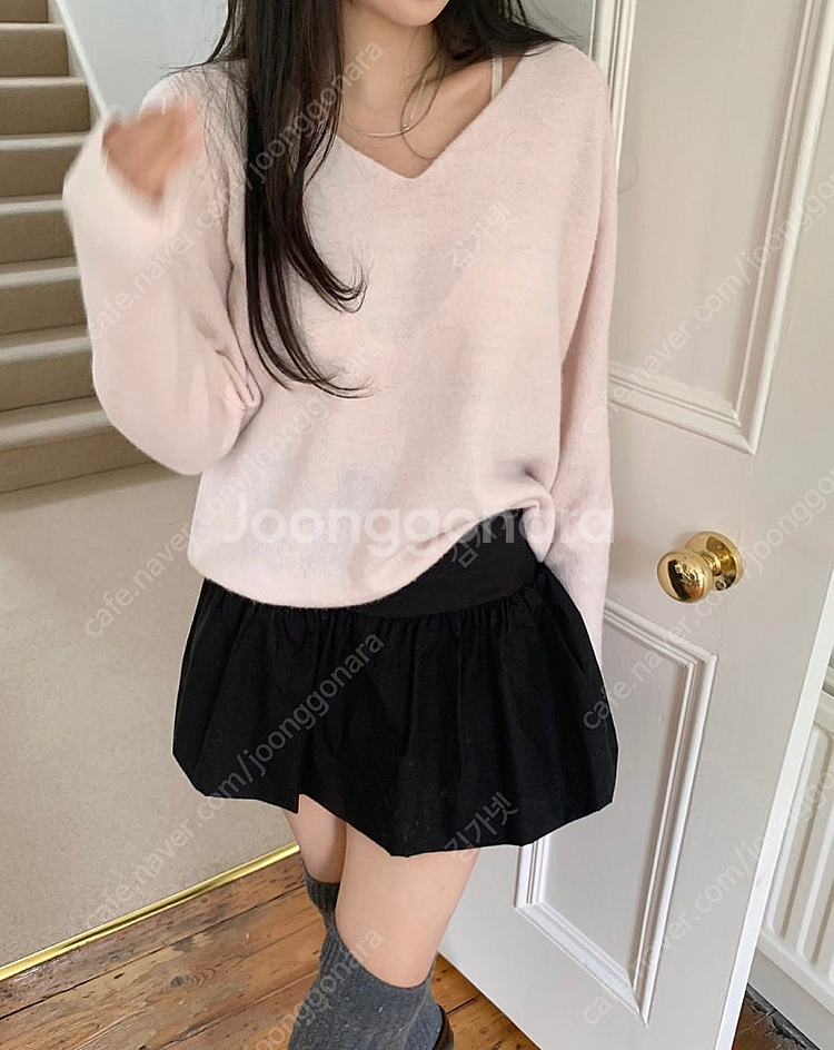 (새상품) leeds 리즈 소프트 브이넥 니트 핑크--1