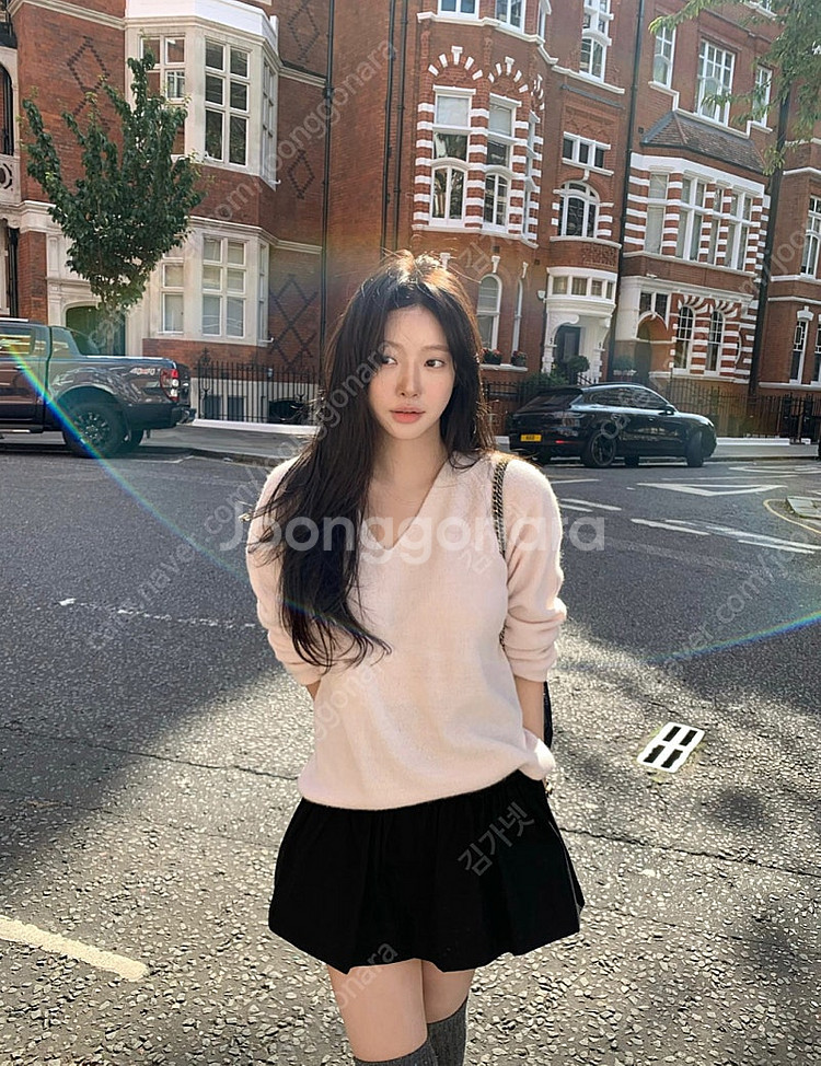 (새상품) leeds 리즈 소프트 브이넥 니트 핑크--2