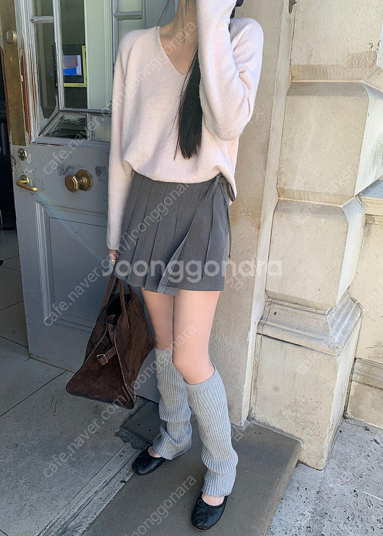 (새상품) leeds 리즈 소프트 브이넥 니트 핑크--8