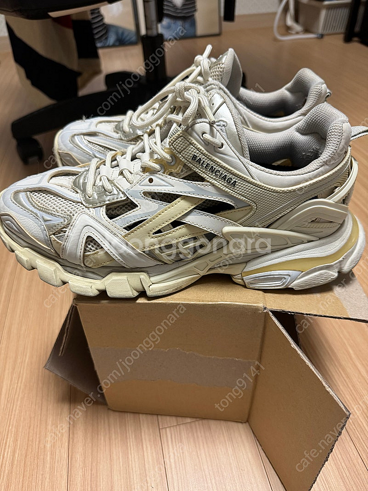 발렌시아가 트랙2 정품 42사이즈--0