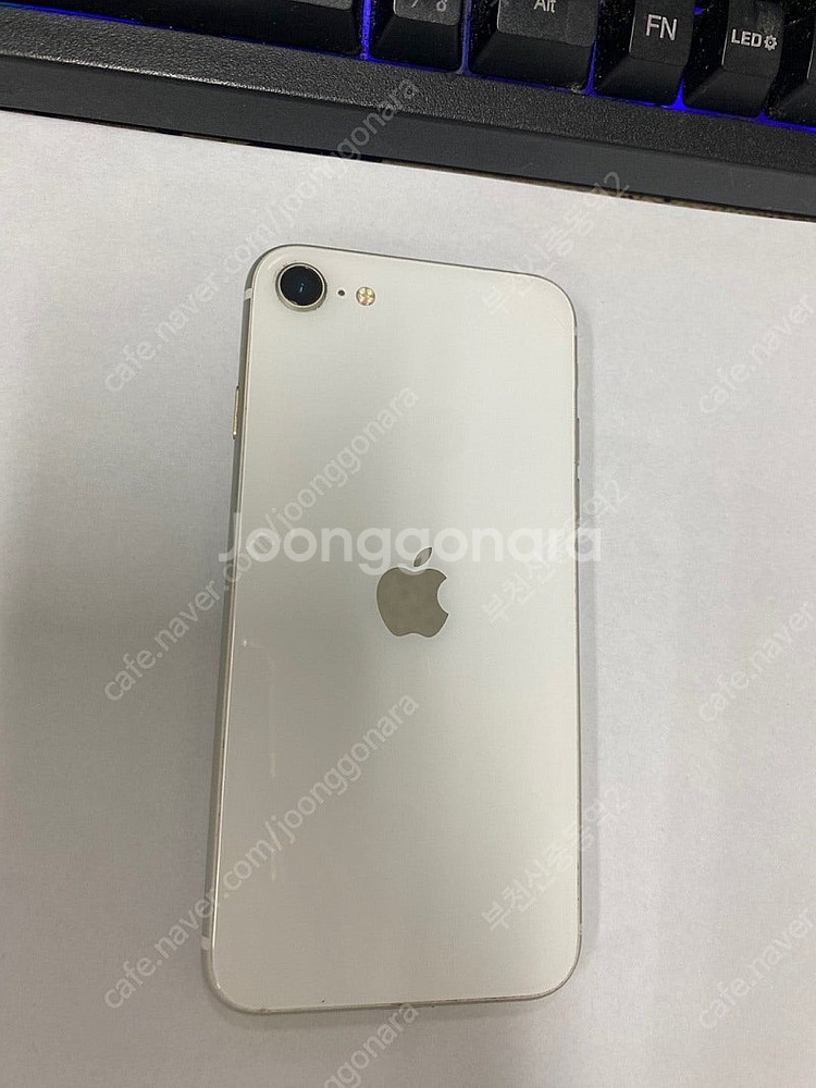 198495 아이폰SE2 화이트 외관 AA급 128GB...--0