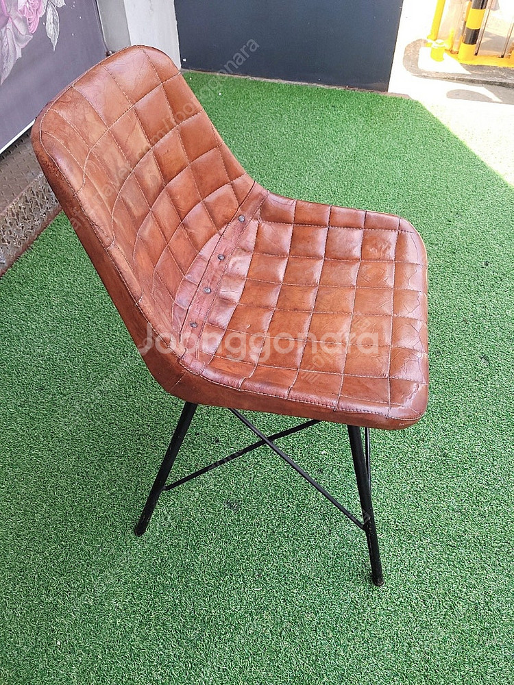 브라운색 의자 3개 각 15,000원 (BAR, 카페,...--1