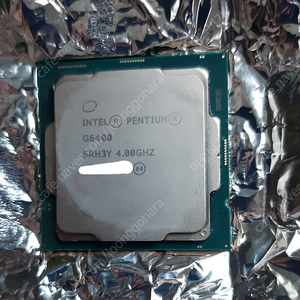 컴퓨터 인텔 10세대 코멧레이크 cpu g6400 (4.0GHz) + 기본쿨러 팝니다.(택포)