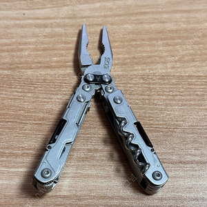 SOG PowerLitre PL1001 멀티툴 팝니다.