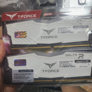 TeamGroup T-.Force DDR4-3600 16GB(8Gx2) CL18 Delta RGB 화이트 패키지 서린