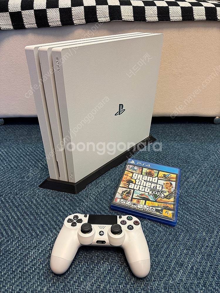 ps4 프로 1tb+gta5 타이틀 팝니다--0