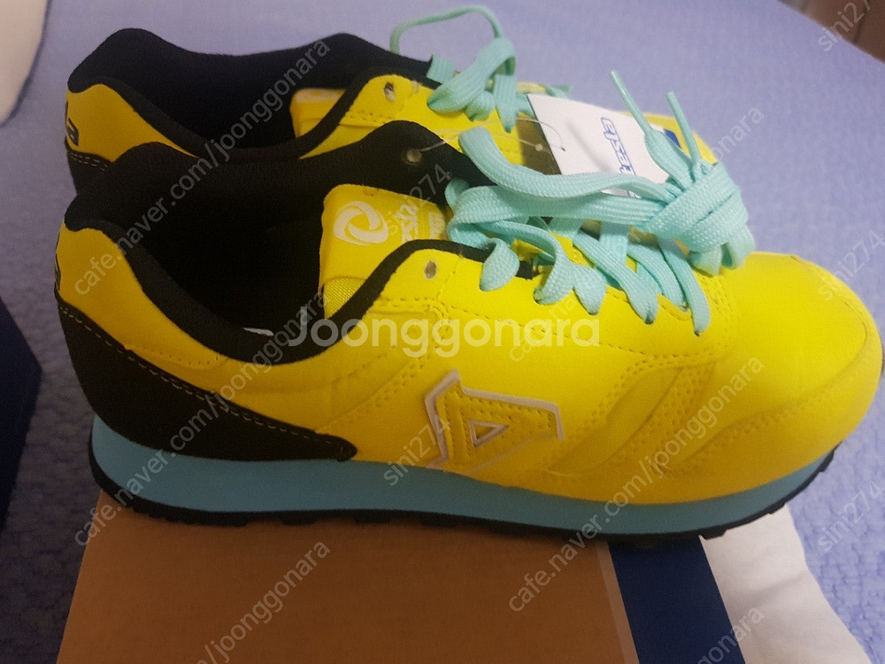 테슬라 여성(235,240사이즈) 새상품 1만원 팝니다.--2