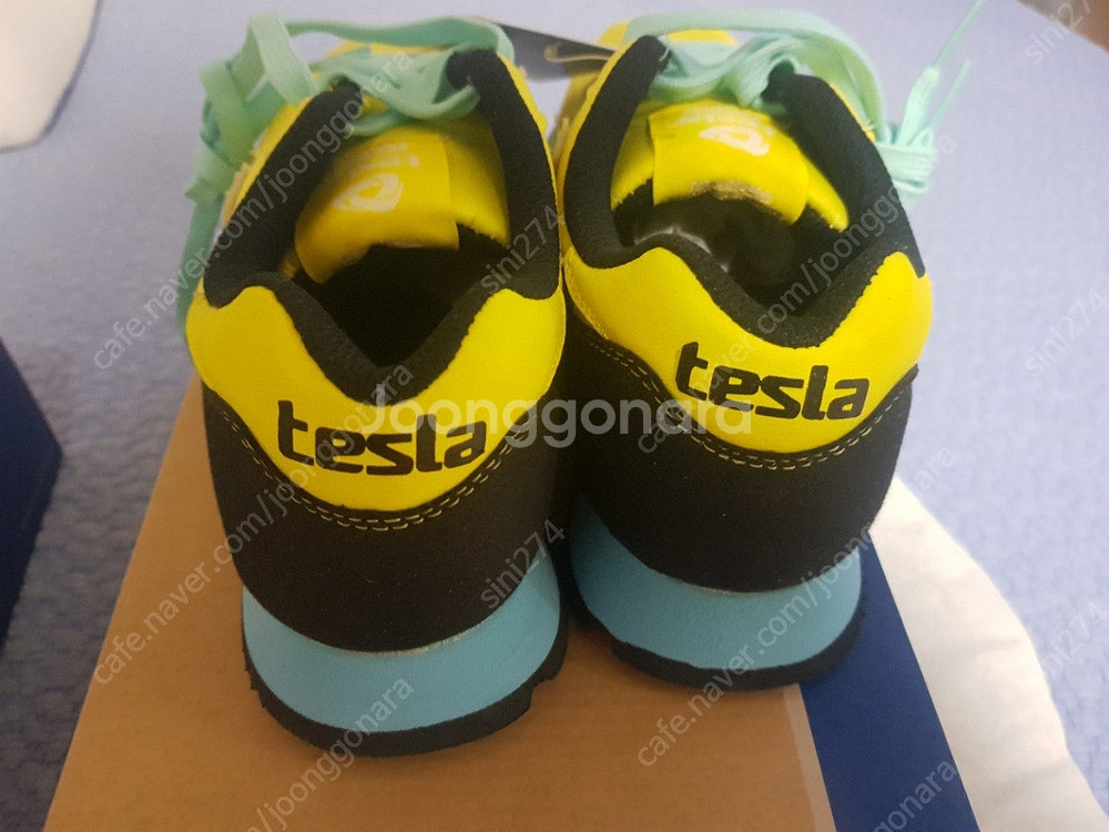 테슬라 여성(235,240사이즈) 새상품 1만원 팝니다.--3