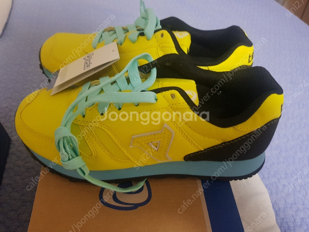 테슬라 여성(235,240사이즈) 새상품 1만원 팝니다.--4