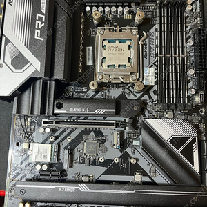 AMD 라이젠 7 7800X3D + ASRock X670E Pro RS 에즈윈 일괄 70만원에 팝니다.