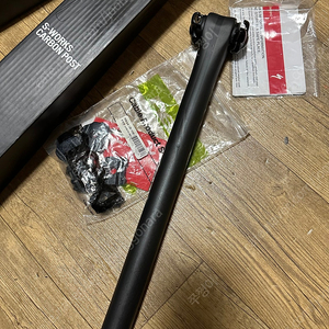 스페셜라이즈드 카본 싯포스트 S-WORKS CARBON SEATPOST 에스웍스 카본 싯포스트 판매합니다.