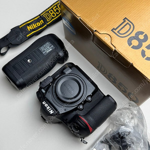 니콘 D850 , MB-D18 세로그립 , 85N 85mm F1.4 ed N , 탐론 24-70mm G2 , 14-24N , 70-200VR2 , 105VR 105mm 매크로 ,