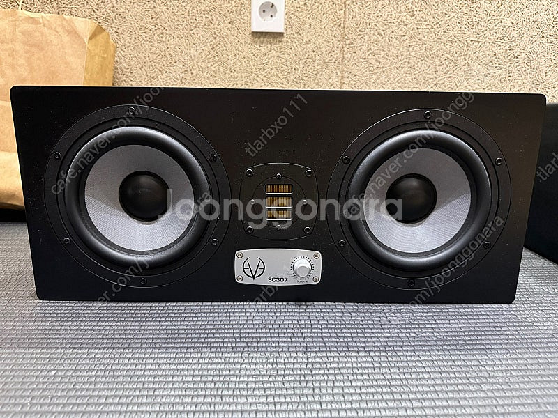 Eve Audio 회사의 SC307 스피커 판매합니다.--1