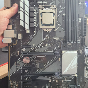 ASUS Z370 + 8100 3EA, 기가바이트 Z270X + 7100 1EA 팝니다. (백패널 없음)