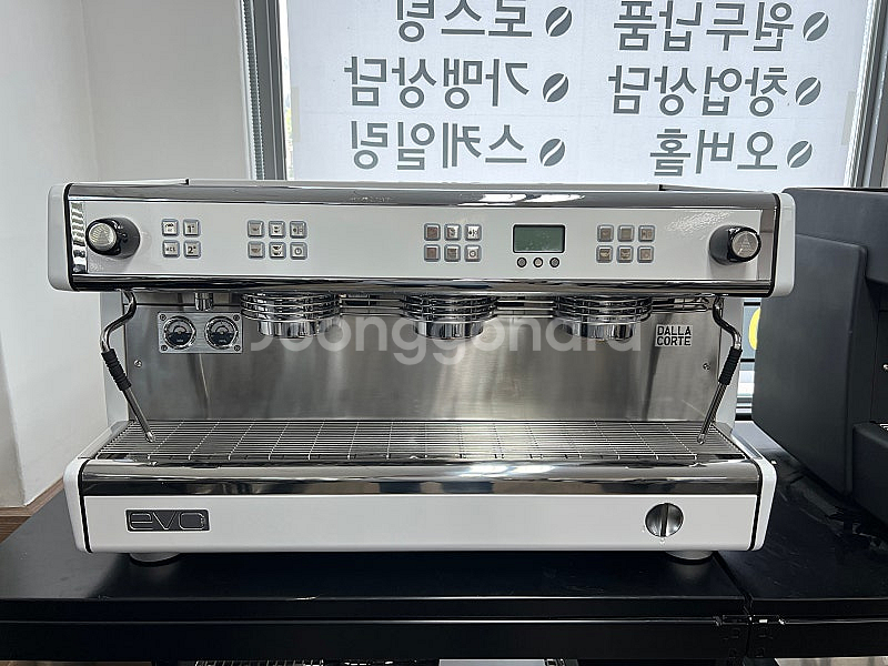 ■오버홀완료 커피머신■ 달라코르테 EVO2 3그룹 화이트 판매합니다.--0